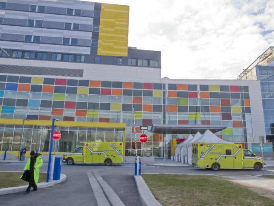 MUHC ambulances-pass-in-front-of