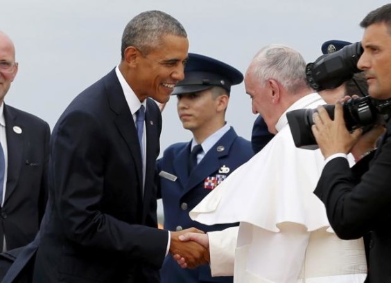 president-obama-shakes-hands-pope